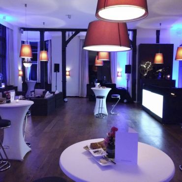 Mit der Tanzeröffnung geht es fließend über zu Ihrer Hochzeitsparty